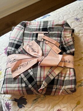 Victoria's Secret Pink, Gray & Black Plaid Flannel Pajama Set